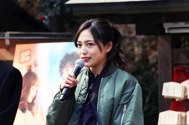 高橋一生＆川口春奈、めっちゃ笑顔！映画『九月の恋と出会うまで』完成披露イベント（3枚目）