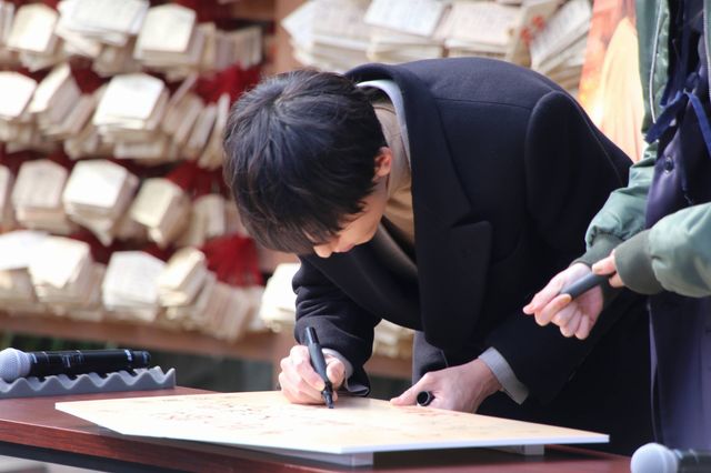 高橋一生＆川口春奈、めっちゃ笑顔！映画『九月の恋と出会うまで』完成披露イベント（13枚目）