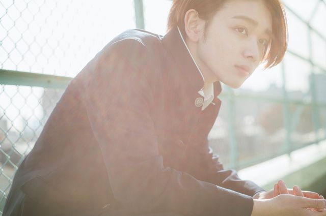 美しい…！学ラン姿の宮世琉弥　スタイルブック「RB17 りゅうびセブンティーン」収録カット：フォトギャラリー