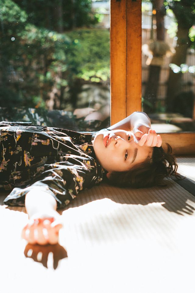 美しい…！学ラン姿の宮世琉弥　スタイルブック「RB17 りゅうびセブンティーン」収録カット（3枚目）