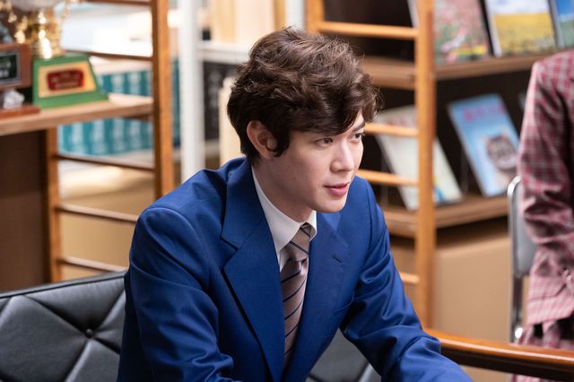 追加インタビューに臨む…「ちむどんどん」第40回の場面写真：フォトギャラリー