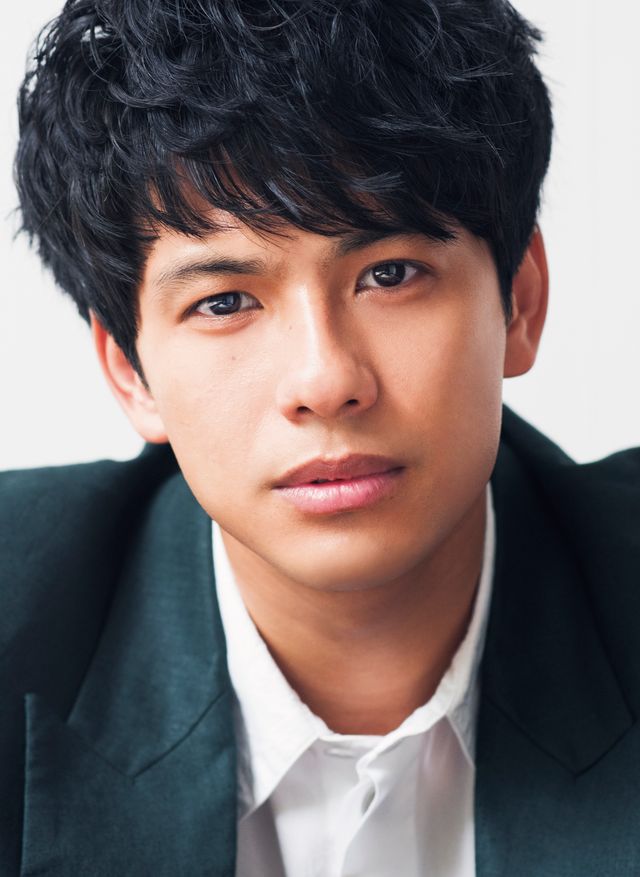 森崎ウィン、くしゃくしゃ笑顔！「森崎ウィン 1st visual ＆ interview book『Win-Win』」（2枚目）