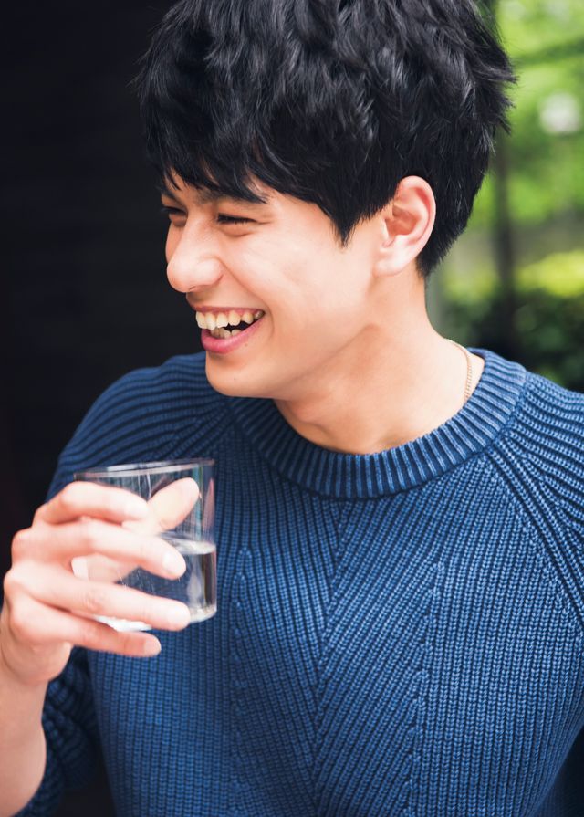 森崎ウィン、くしゃくしゃ笑顔！「森崎ウィン 1st visual ＆ interview book『Win-Win』」（3枚目）