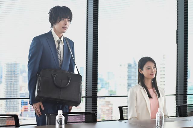 「無能の鷹」塩野瑛久、井浦新、土居志央梨ら大河＆朝ドラ組集結　初回場面写真（6枚目）