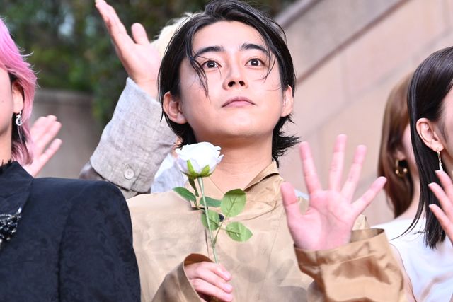佐久間大介が土屋太鳳をエスコート！『マッチング TRUE LOVE』 レッドカーペットイベント（11枚目）
