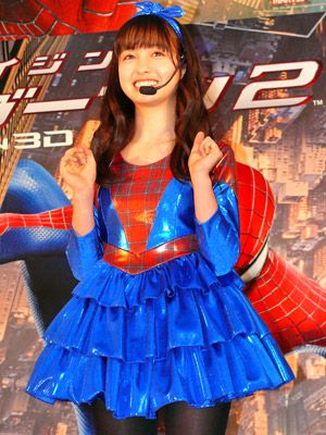 スパイダーマンカラーの衣装で観客を魅了した“天使すぎる”アイドル橋本環奈