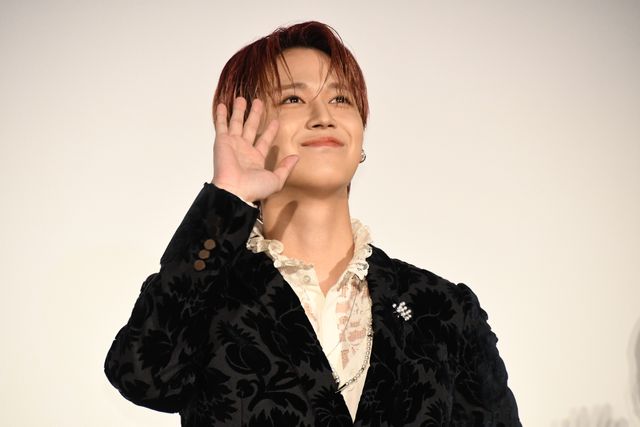 白岩瑠姫（JO1）は黒ジャケット、久間田琳加は黒グローブで魅せる！“夜きみ”公開記念舞台挨拶（8枚目）