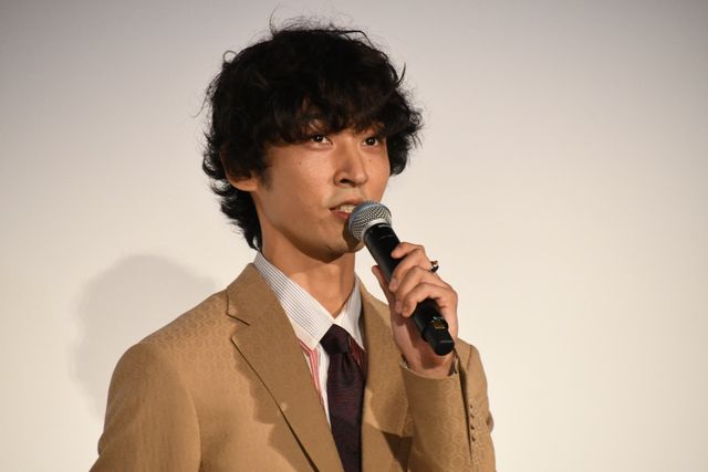 白岩瑠姫（JO1）は黒ジャケット、久間田琳加は黒グローブで魅せる！“夜きみ”公開記念舞台挨拶（23枚目）