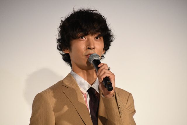 白岩瑠姫（JO1）は黒ジャケット、久間田琳加は黒グローブで魅せる！“夜きみ”公開記念舞台挨拶（24枚目）