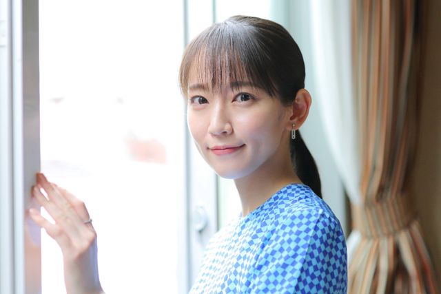 透明感すごい！吉岡里帆『ハケンアニメ！』インタビューカット（4枚目）