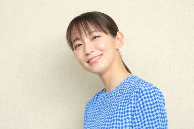 透明感すごい！吉岡里帆『ハケンアニメ！』インタビューカット（5枚目）