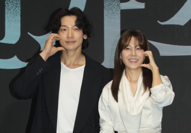 チョン・ジフン＆キム・ハヌル登壇！「レッド・スワン」制作報告会（2枚目）