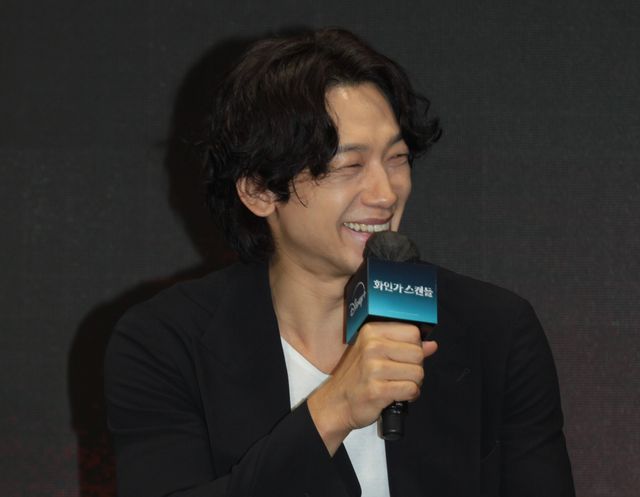 チョン・ジフン＆キム・ハヌル登壇！「レッド・スワン」制作報告会（3枚目）