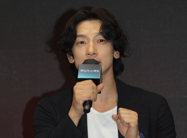 チョン・ジフン＆キム・ハヌル登壇！「レッド・スワン」制作報告会（11枚目）