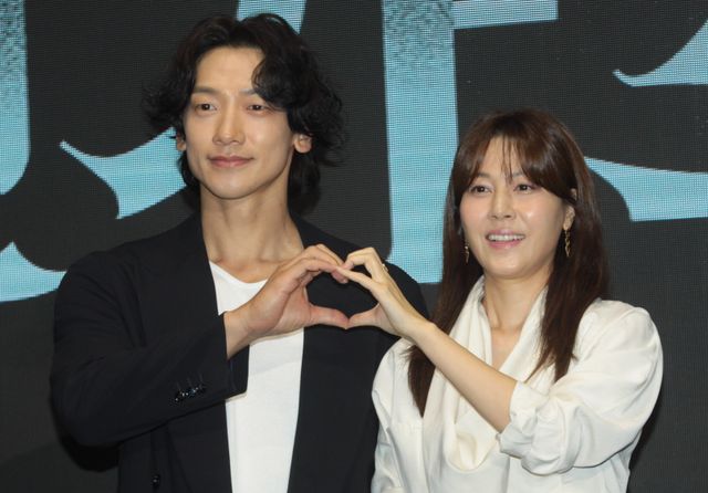 チョン・ジフン＆キム・ハヌル登壇！「レッド・スワン」制作報告会（14枚目）