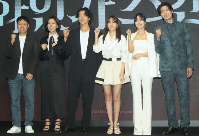 チョン・ジフン＆キム・ハヌル登壇！「レッド・スワン」制作報告会（15枚目）