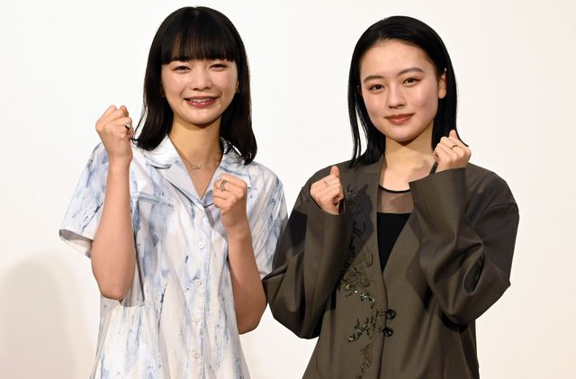 「風、薫る」主演の見上愛＆上坂樹里（3月撮影）