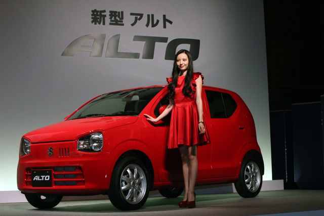 ベッキー、真っ赤な衣装で美脚披露！フォトギャラリー（9枚目）