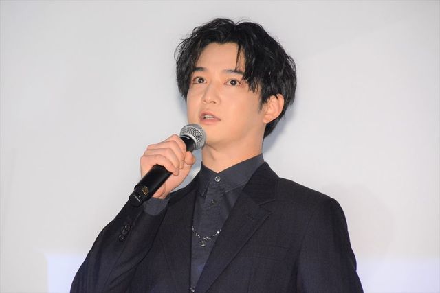 上白石萌歌の美しいドレス姿！『子供はわかってあげない』公開記念舞台あいさつ（8枚目）