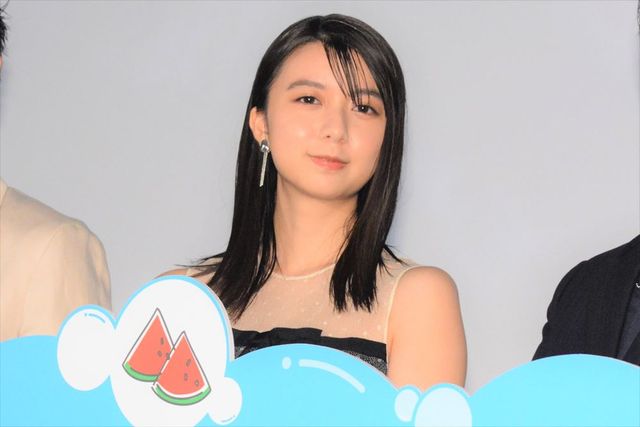 上白石萌歌の美しいドレス姿！『子供はわかってあげない』公開記念舞台あいさつ（19枚目）