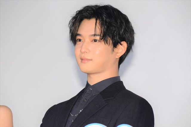 上白石萌歌の美しいドレス姿！『子供はわかってあげない』公開記念舞台あいさつ（20枚目）