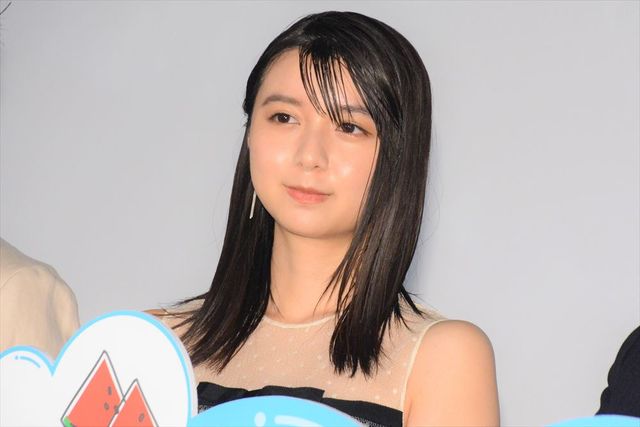 上白石萌歌の美しいドレス姿！『子供はわかってあげない』公開記念舞台あいさつ（21枚目）