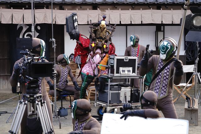 小夜＆アスナの特攻服姿！「魔進戦隊キラメイジャーVSリュウソウジャー」（9枚目）