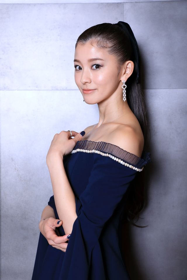 驚異の9頭身！朝比奈彩インタビュー撮りおろし＜11枚＞（4枚目）