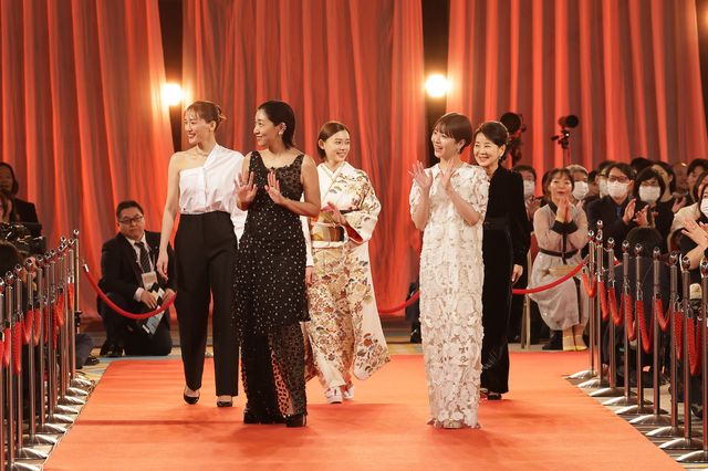 美の競演！浜辺美波、永野芽郁、上戸彩ら女優陣がレッドカーペットに！（4枚目）