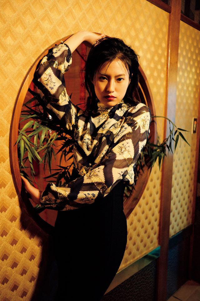 「全裸監督 シーズン2」ヒロインの恒松祐里、1st写真集で肩出しショット！（3枚目）