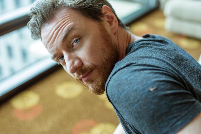 あふれる男の色気！撮り下ろしジェームズ・マカヴォイ写真ギャラリー：フォトギャラリー