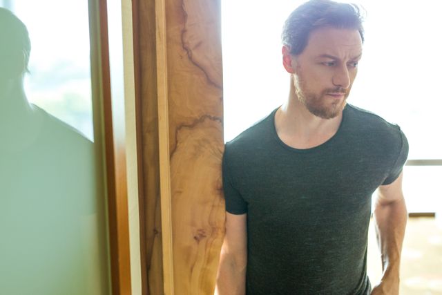 あふれる男の色気！撮り下ろしジェームズ・マカヴォイ写真ギャラリー（7枚目）