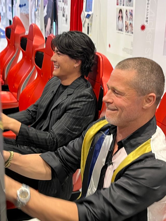 ブラッド・ピット＆森本慎太郎がプリクラ撮影！映画『F1(R)／エフワン』来日画像：フォトギャラリー