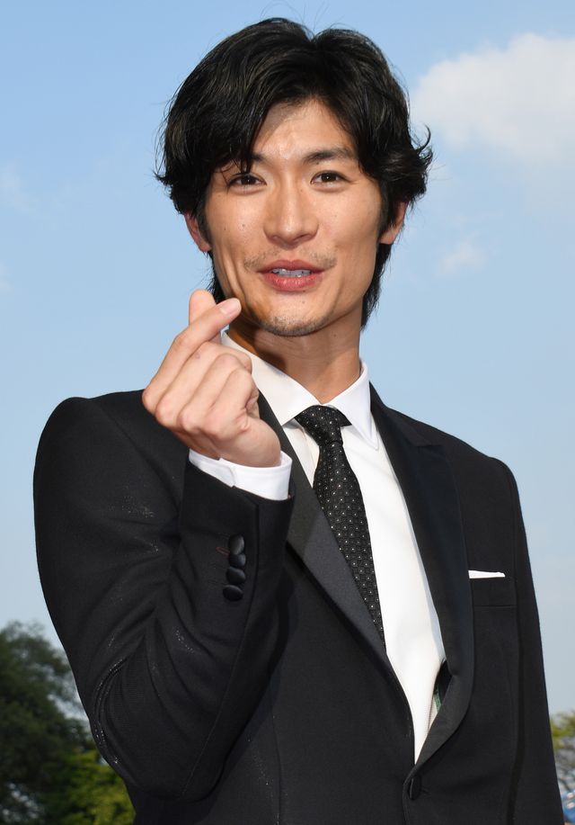 “指ハート”三浦春馬さん：フォトギャラリー