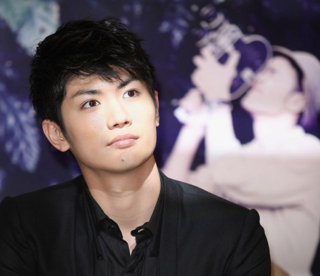 “指ハート”三浦春馬さん（4枚目）