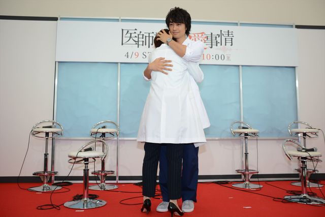 斎藤工、セクシー外科医役でハグ生披露！フォトギャラリー（2枚目）