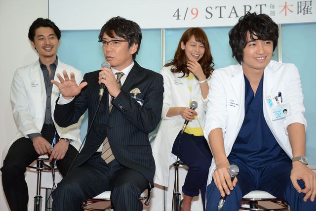 斎藤工、セクシー外科医役でハグ生披露！フォトギャラリー（5枚目）