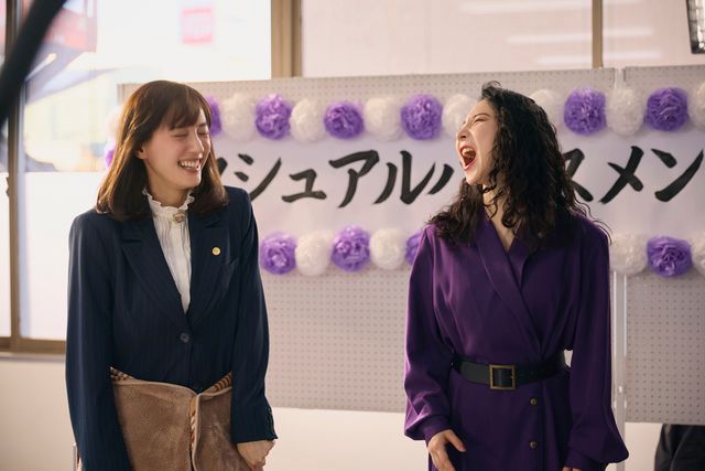綾瀬はるか素の笑顔…『ファーストボイス』メイキングカット9点（2枚目）