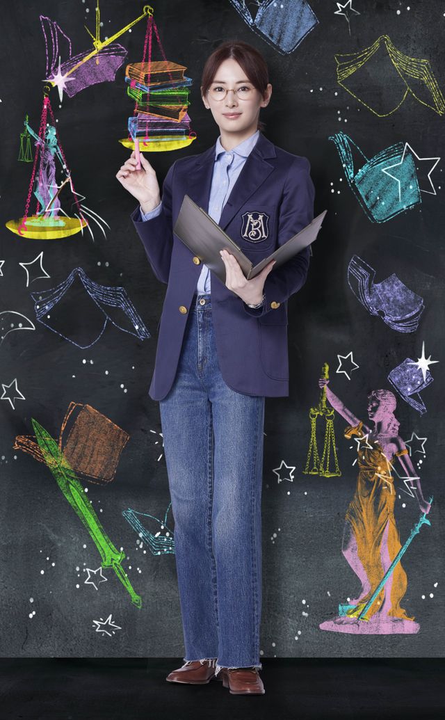 北川景子の教師スタイル！全身画像：フォトギャラリー