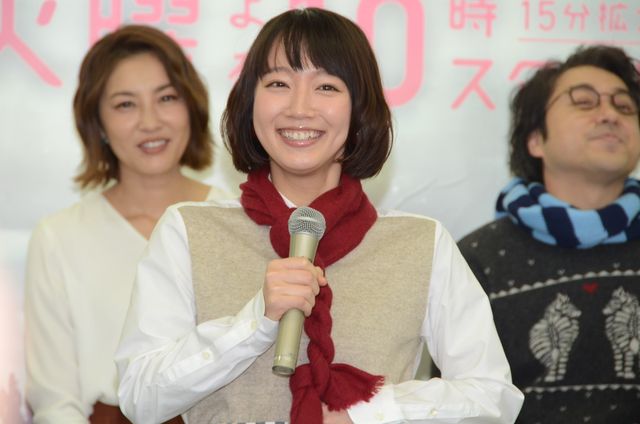吉岡里帆の誕生日を桐谷健太＆向井理もお祝い！「きみが心に棲みついた」制作発表会見（3枚目）