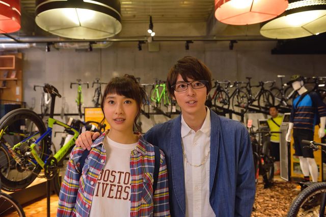 土屋太鳳、毒舌＆変顔の最強ヒロインに！『トリガール！』新ビジュアル（2枚目）