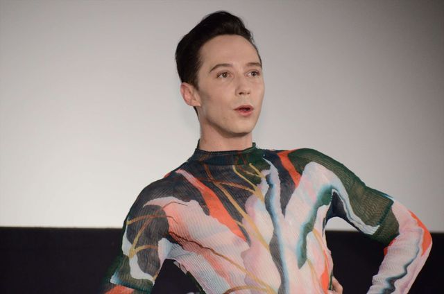 ジョニー・ウィアー、自ら購入した衣装で『氷上の王、ジョン・カリー』イベントへ：フォトギャラリー