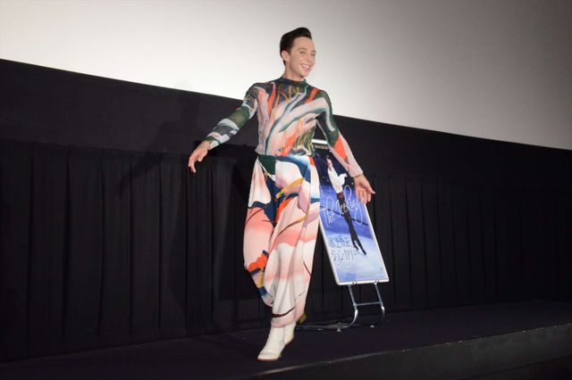 ジョニー・ウィアー、自ら購入した衣装で『氷上の王、ジョン・カリー』イベントへ（3枚目）