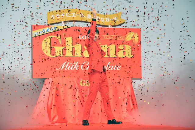 羽生結弦、決めポーズで華麗に登場！フォトギャラリー（8枚目）