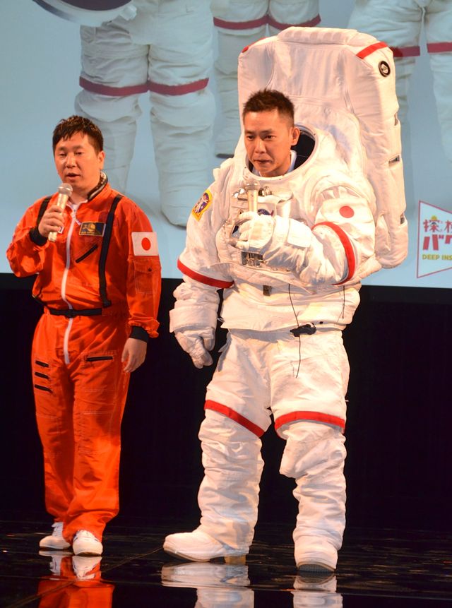 爆笑問題・太田、宇宙服にグッタリ？フォトギャラリー（2枚目）