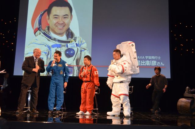 爆笑問題・太田、宇宙服にグッタリ？フォトギャラリー（7枚目）