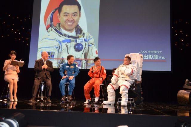 爆笑問題・太田、宇宙服にグッタリ？フォトギャラリー（8枚目）