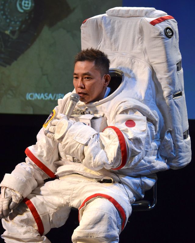 爆笑問題・太田、宇宙服にグッタリ？フォトギャラリー（12枚目）