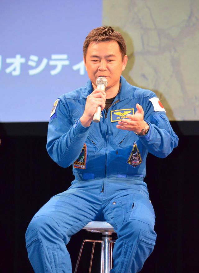 爆笑問題・太田、宇宙服にグッタリ？フォトギャラリー（16枚目）