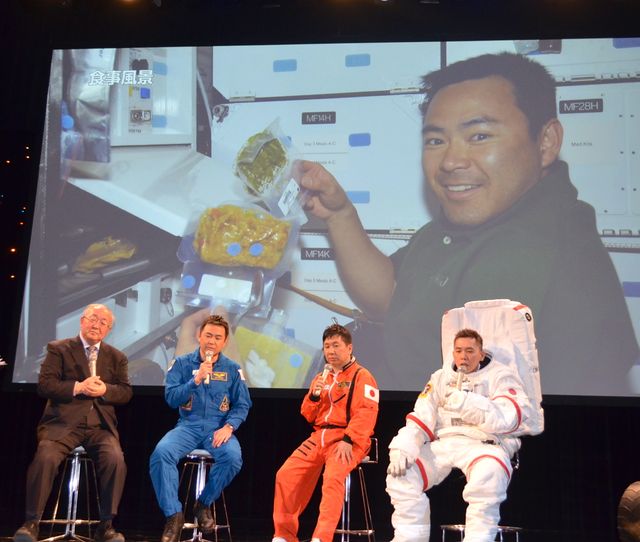 爆笑問題・太田、宇宙服にグッタリ？フォトギャラリー（18枚目）